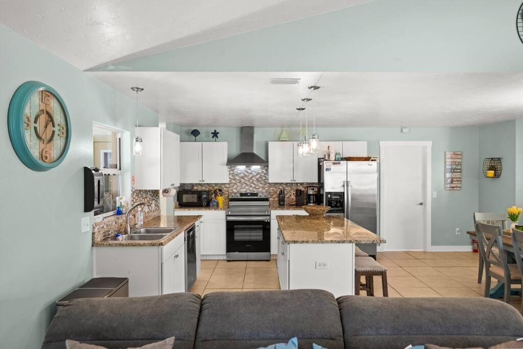 Sunny Oasis Getaway -Heated Pool-Mini Golf-Near Beach Nokomis Exterior photo