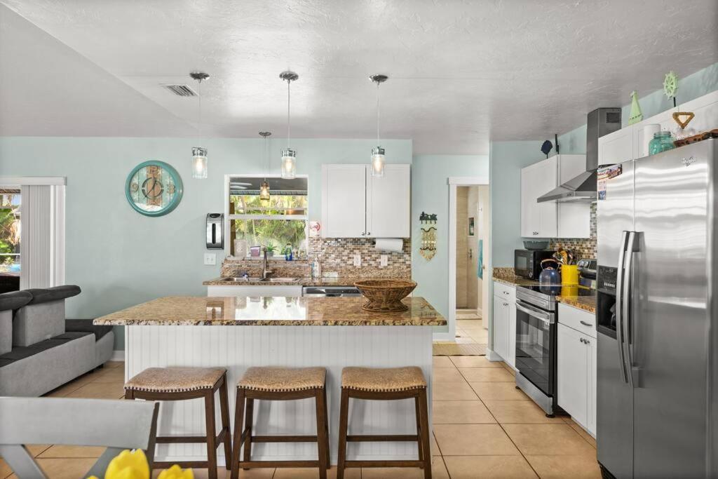 Sunny Oasis Getaway -Heated Pool-Mini Golf-Near Beach Nokomis Exterior photo