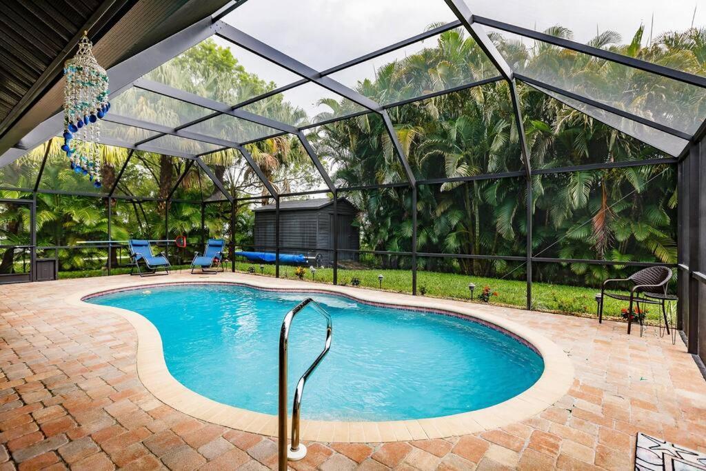 Sunny Oasis Getaway -Heated Pool-Mini Golf-Near Beach Nokomis Exterior photo