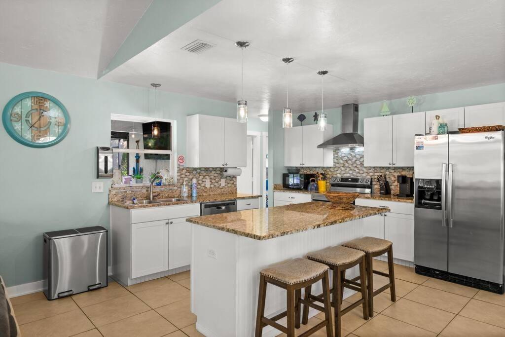 Sunny Oasis Getaway -Heated Pool-Mini Golf-Near Beach Nokomis Exterior photo